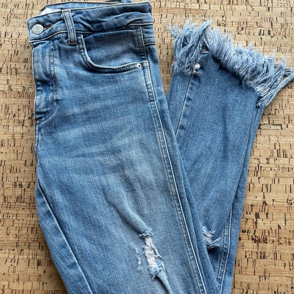 Zara Cute Trafaluc Denim Frayed Ankle Jean!! - Picture 1 of 10